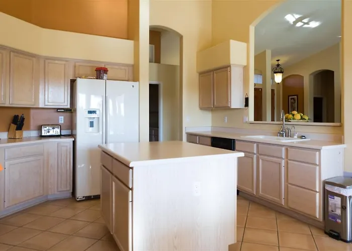 Spacious Golf Course House With Pool Heater,