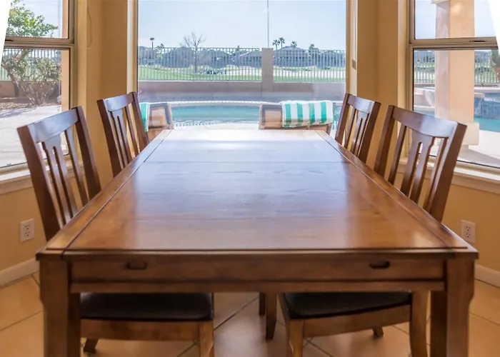 Spacious Golf Course House With Pool Heater, Dom wakacyjny Goodyear