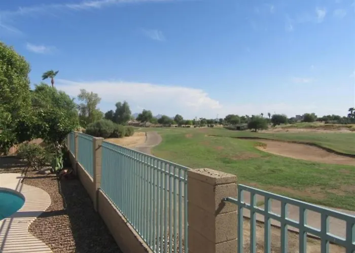 Spacious Golf Course House With Pool Heater, Dom wakacyjny *