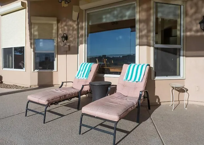 Spacious Golf Course House With Pool Heater, Goodyear