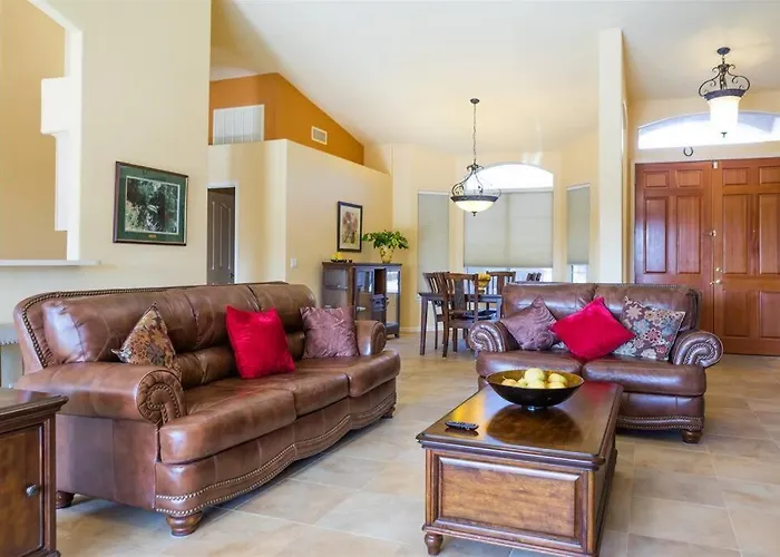 Spacious Golf Course House With Pool Heater, Goodyear