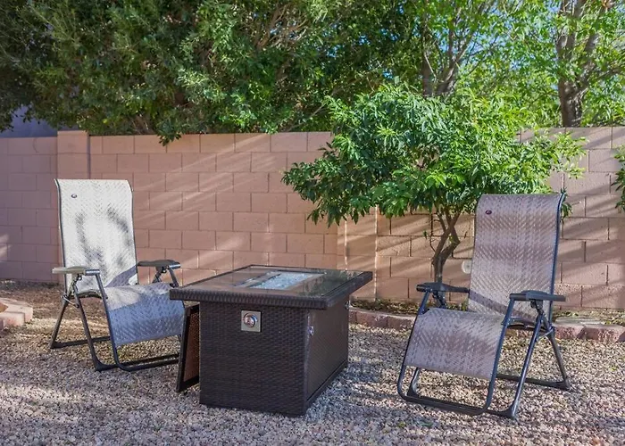 Spacious Golf Course House With Pool Heater, Dom wakacyjny